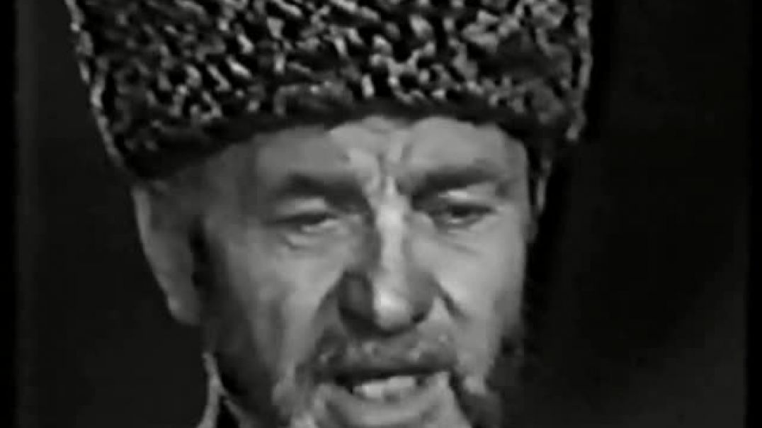 Отец Жираслана (шахида инша Аллах) исполняет ту же народную песню про мечеть